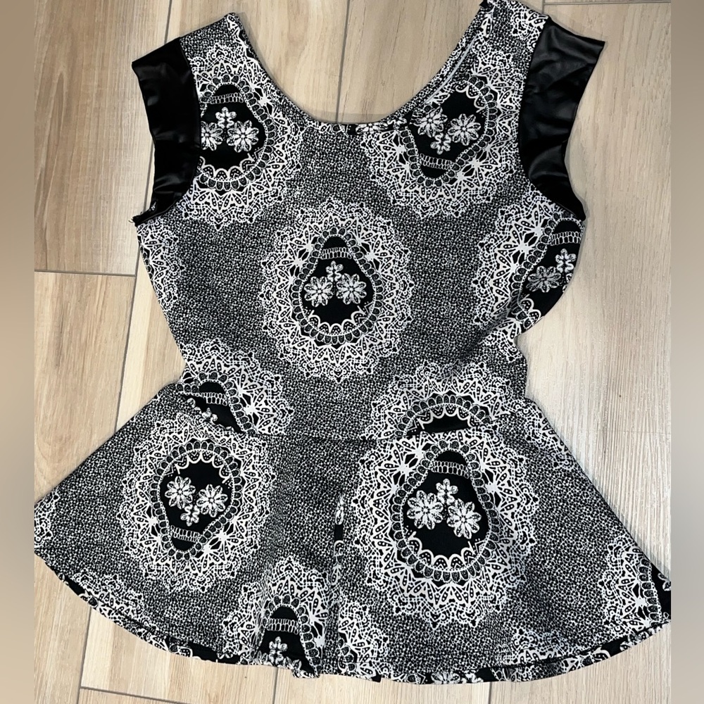 Skull print peplum top